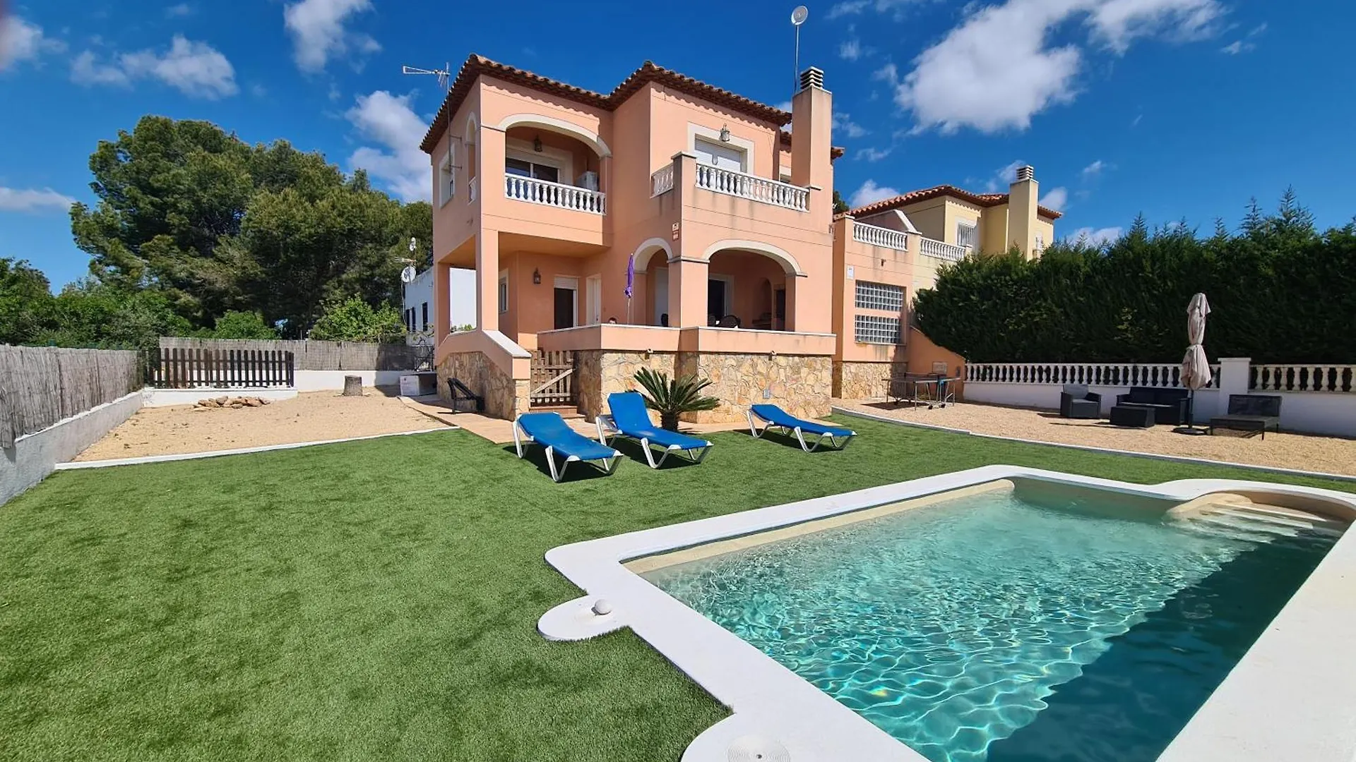 Villa Claudia contacts